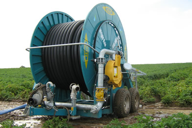IG2D110-650 4-wheeler irrigation hose-reel in action
